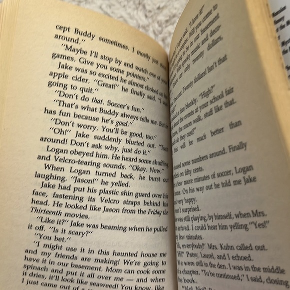 Mary Anne Breaks the Rules (The Baby-Sitters Club #79) paperback book 1994 - Picture 13 of 16